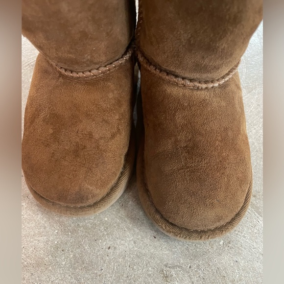 VGUC UGG Barrel Button Closure Toddler Boots - size 8 - Picture 6 of 12
